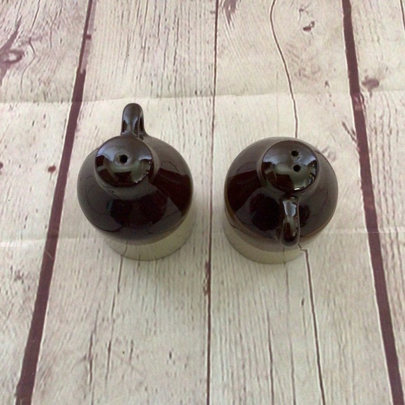 Vintage Ceramic Handled Jug Three Tone Salt and Pepper Shaker Pair - Picture 5 of 6